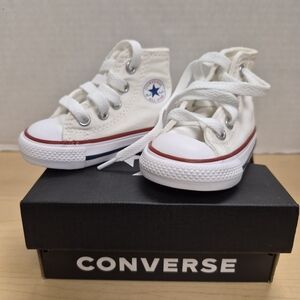 Converse Kids ( Size 2 ) Cream High-Top Sneakers
